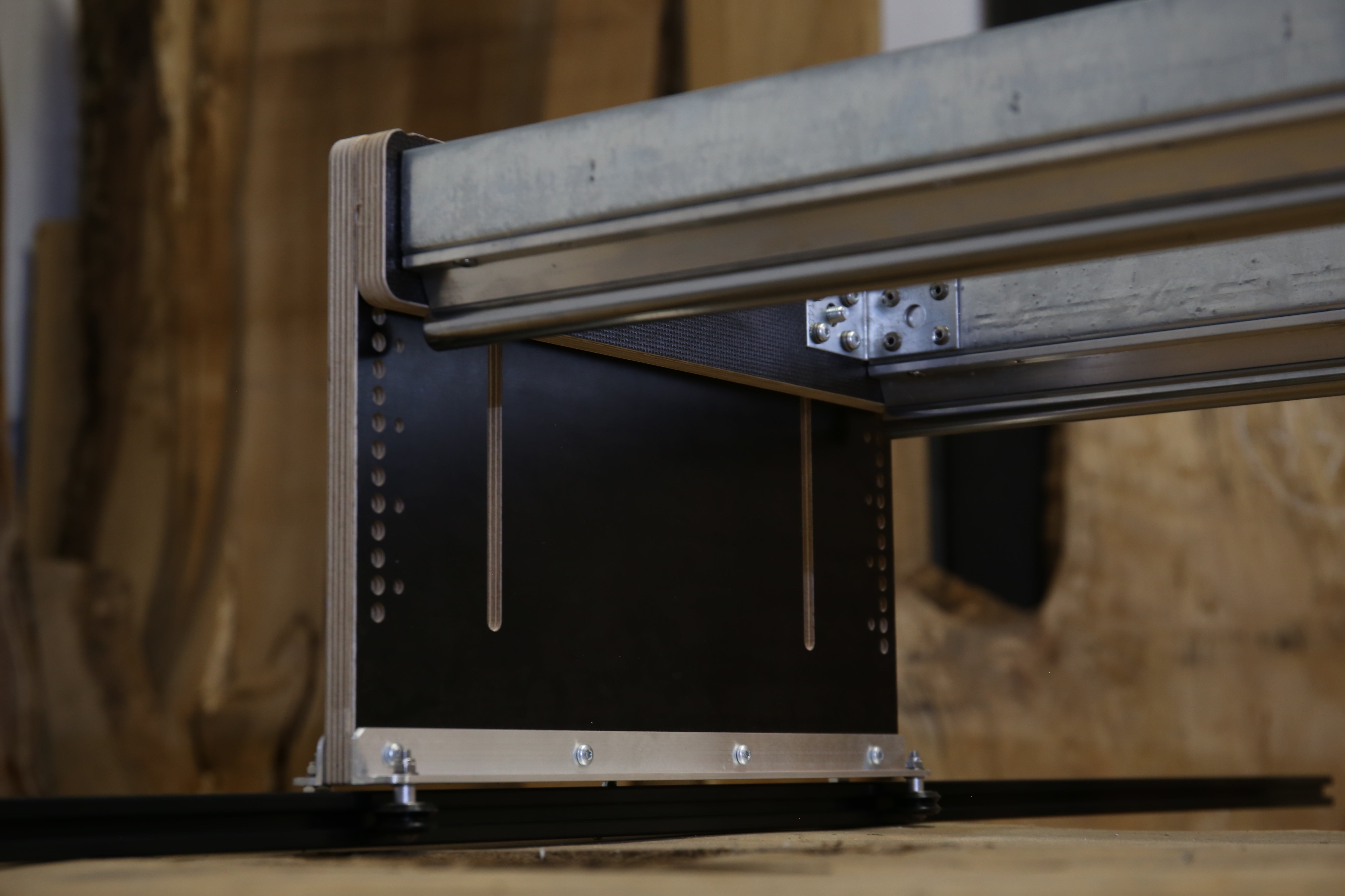 Nahaufnahme der Führungen der Planfräsvorrichtung des Fräsus Maximus