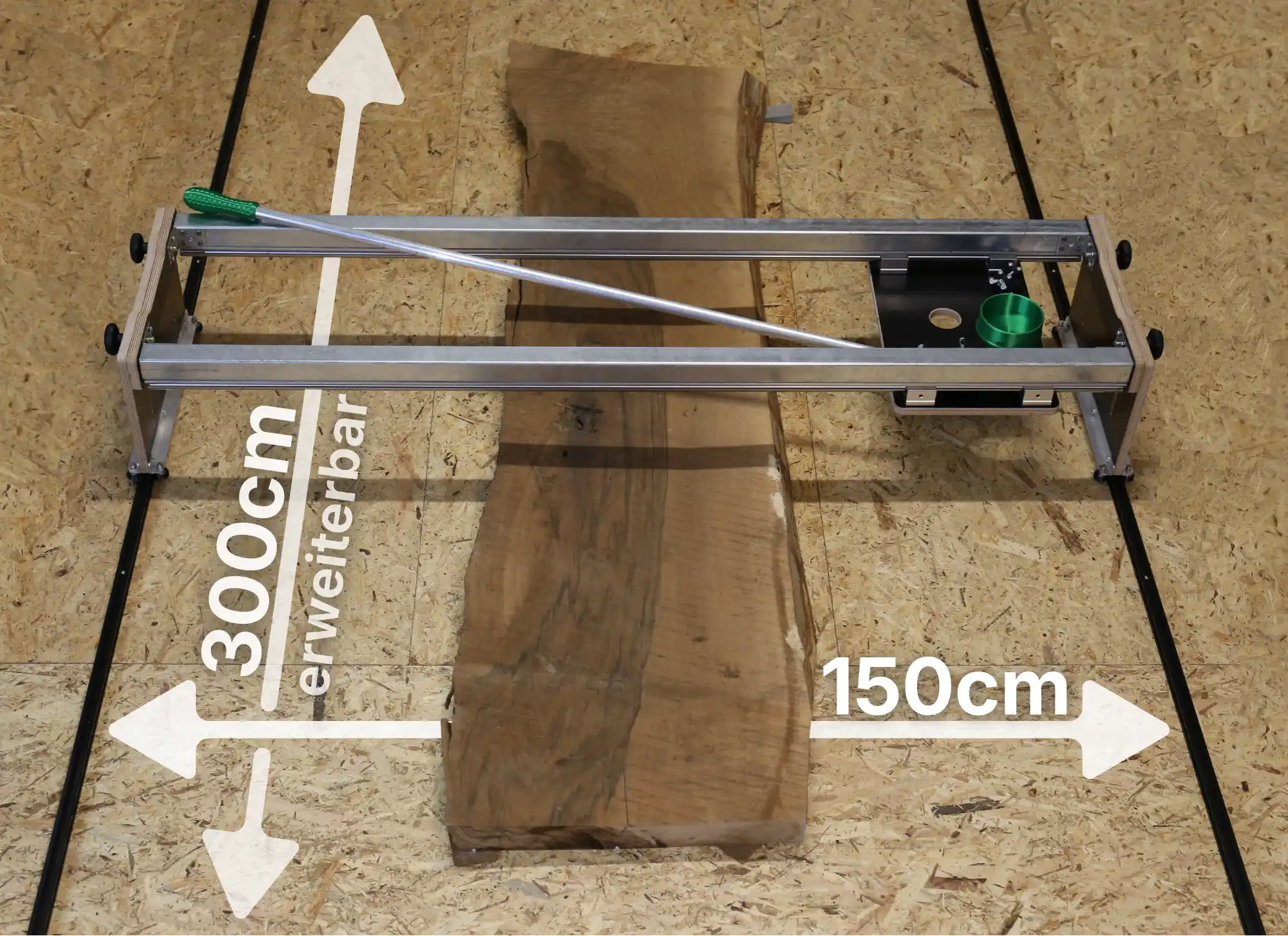 Größenvergleich einer XXL-Holzplatte auf der Planfräsvorrichtung Fräsus Maximus mit Maßangaben