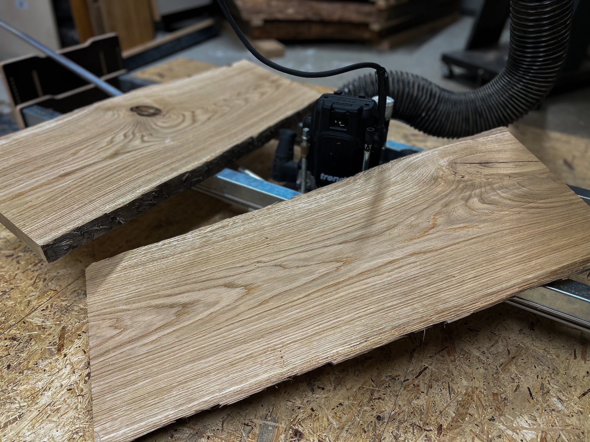 Planfräsvorrichtung Planfräsgerät mit gefrästen Holzplatten