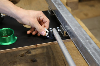 Befestigung des Schiebestocks am Drehgelenk der Grundplatte der Planfräsvorrichtung