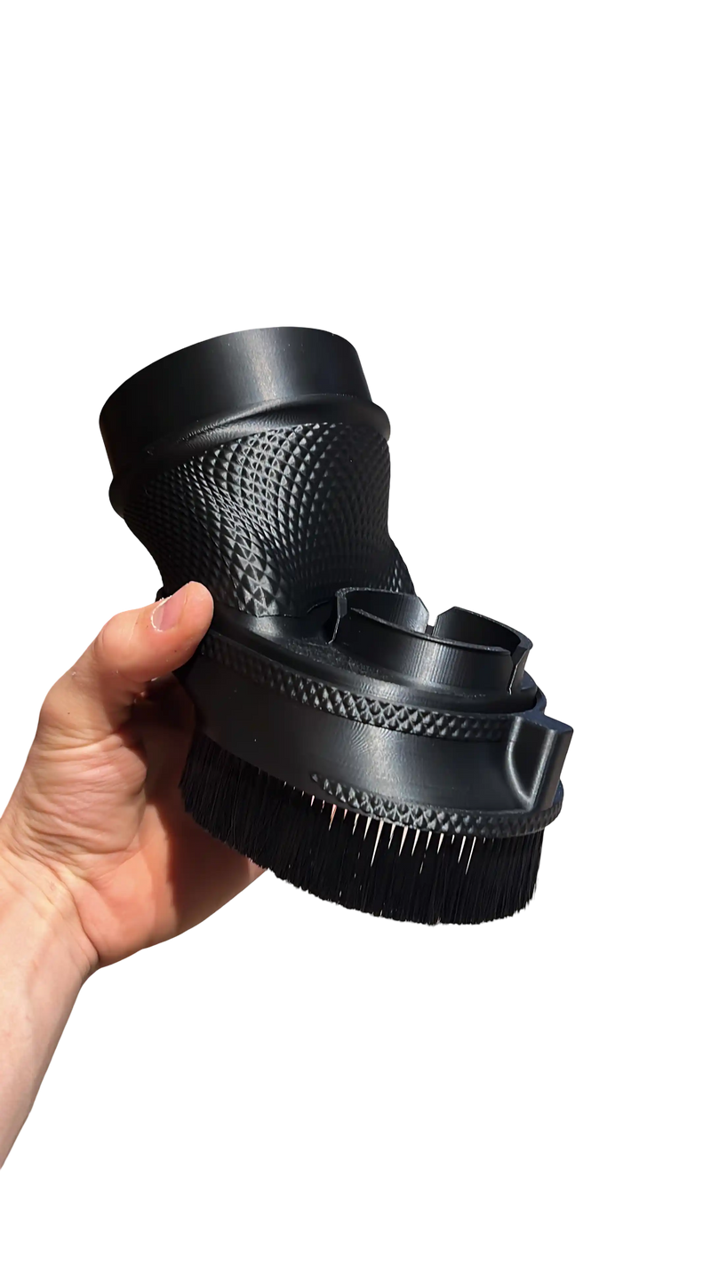 3D-gedruckter Staubschuh für eine Fräsmaschine zur gezielten Absaugung beim Fräsprozess