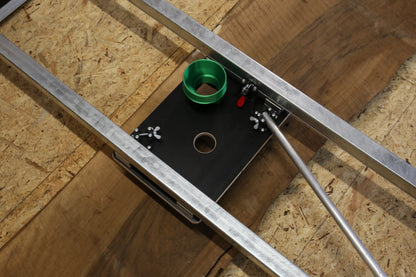 Draufsicht auf die Grundplatte der Planfräsvorrichtung Fräsus Maximus zur Aufnahme der Oberfräse