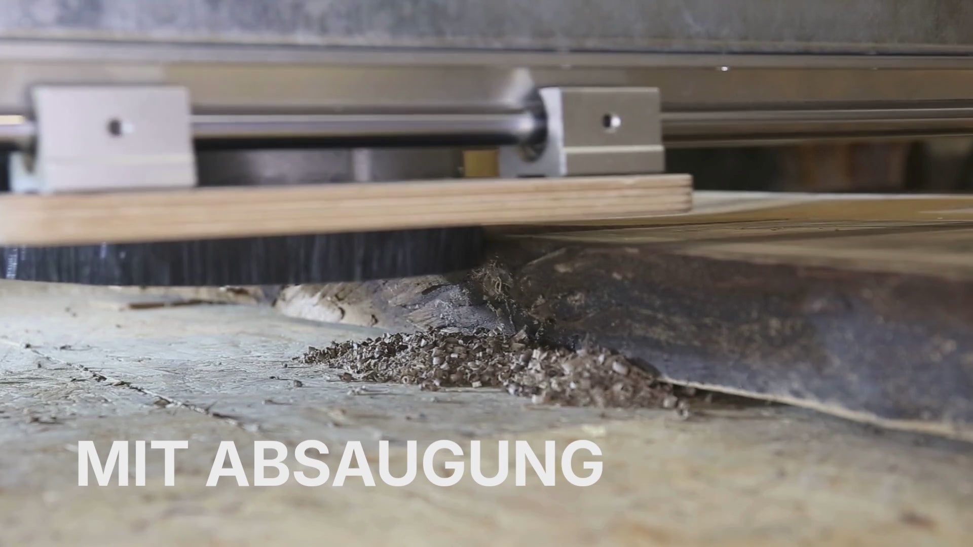 Video laden: Vergleich beim Planfräsen mit Absaugung und ohne Absaugung