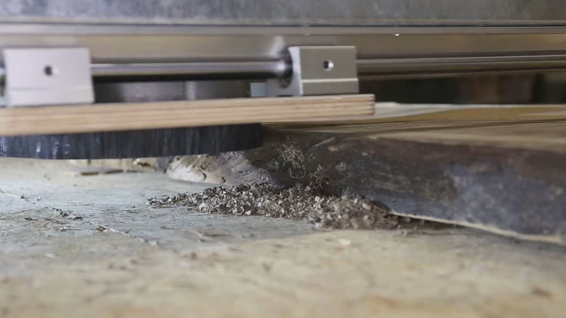 Planfräsvorrichtung für Oberfräsen – Fräsus Maximus beim Planfräsen großer Holzplatten