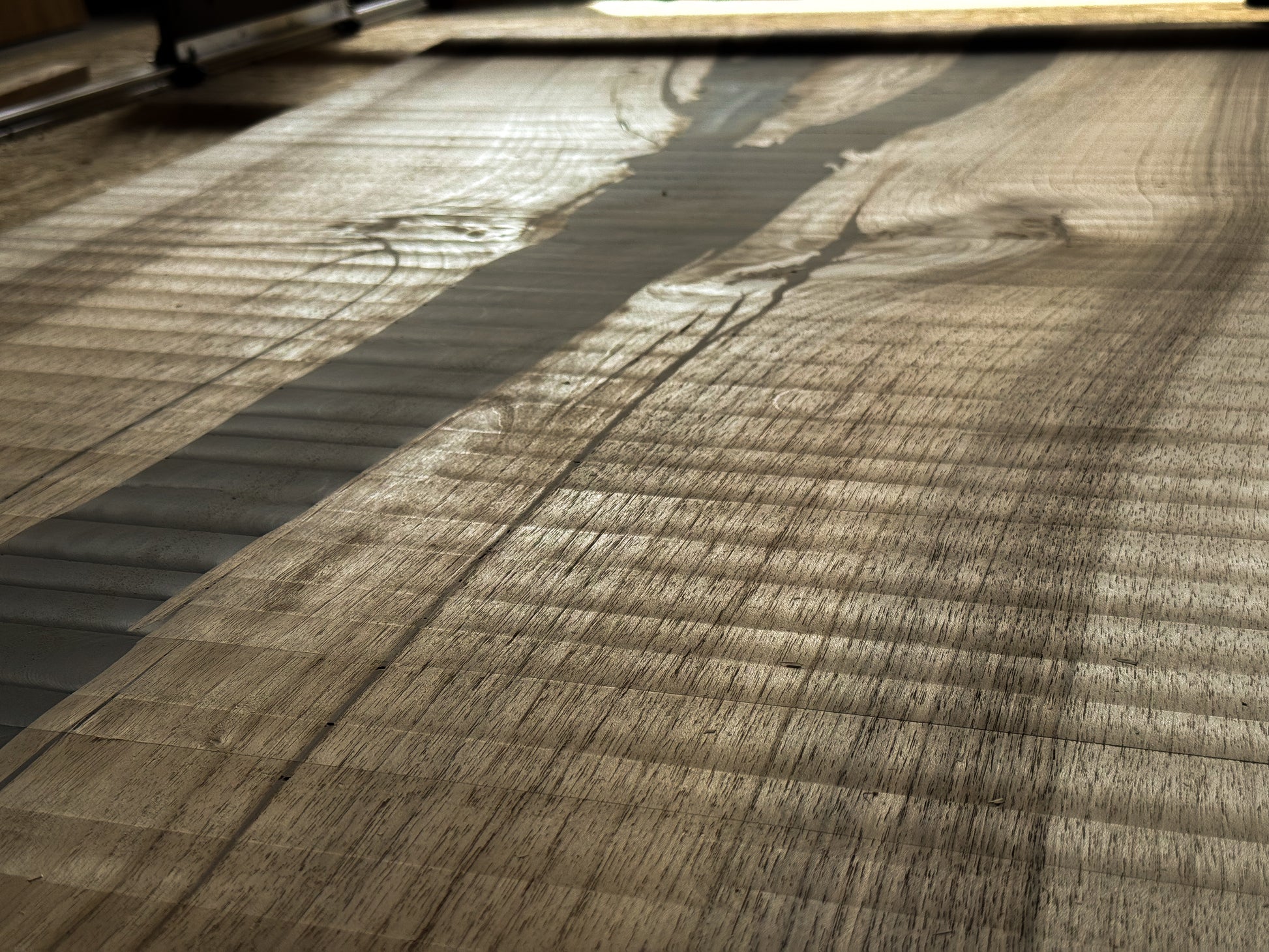 Zeitraffer Planfräsen einer Holzplatte mit Oberfräsevorrichtung Planfräsgerät Planfräsvorrichtung Fräsus Maximus